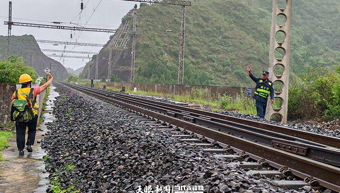 夫妻攜手，在山區(qū)鐵路演繹不凡堅(jiān)守